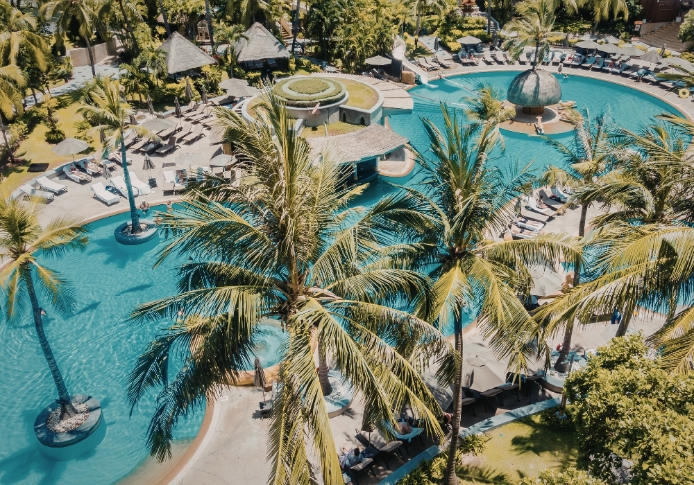 Why Your Pool Bar Is the Single Worst Place in Your Resort to Take a Credit Card  (And How Your Resort Loses F&B Revenue Daily)